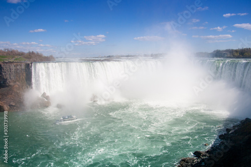 Fototapeta Naklejka Na Ścianę i Meble -  Horseshoe Fall, Niagara Falls, Ontario, Canada on clear sunny day