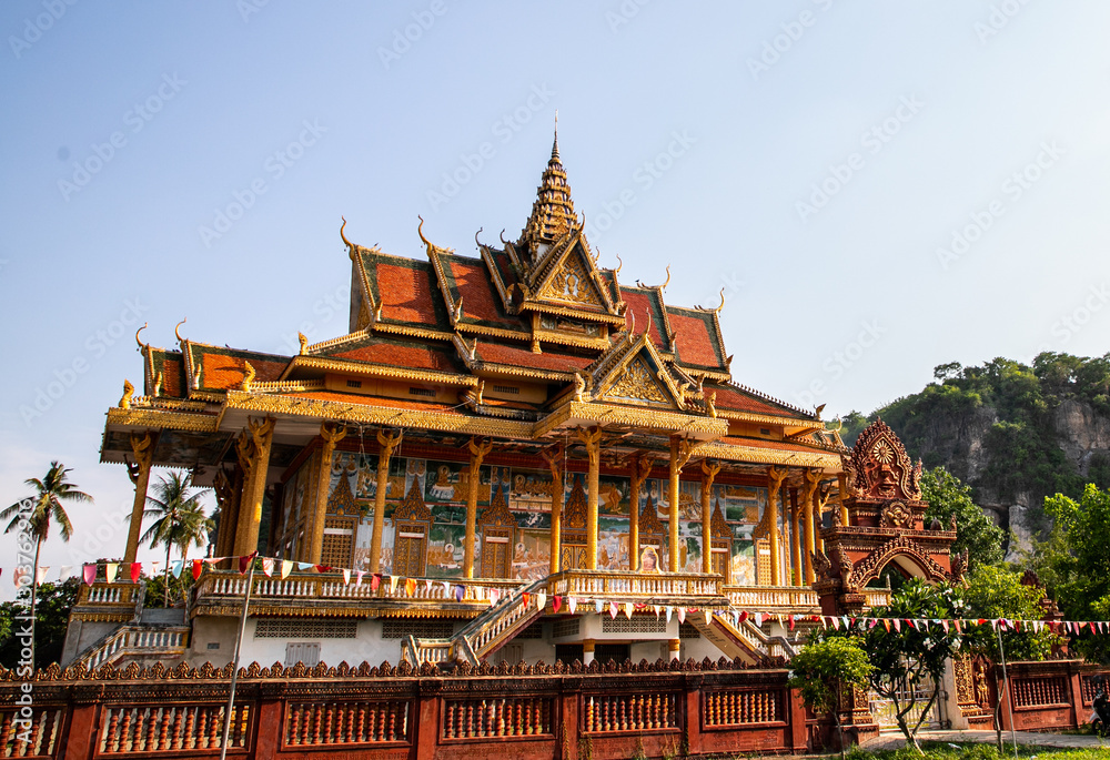 Ταπετσαρία Phnom Sampow Pagoda, a buddhist temple of Battambang, Cambodia