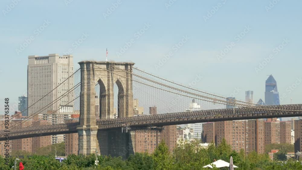 Brooklyn and Manhattan view zooming into Brooklyn Bridge and nearby Park,land Brooklyn and Manhattan view zooming into Brooklyn Bridge and nearby Park,land