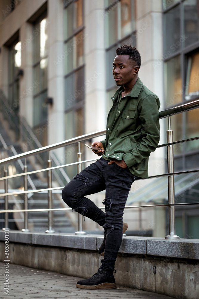 Φωτογραφία african-american man in stylish jacket on city street in the evening