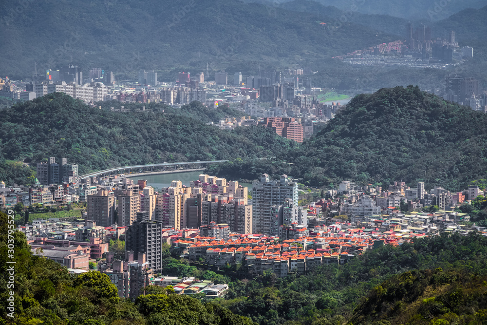 Φωτογραφία Aerial panorama of overpopulated suburban area around Neihu district, Taipei, Ta