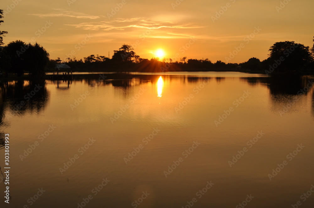 Fototapeta premium sunset on the lake