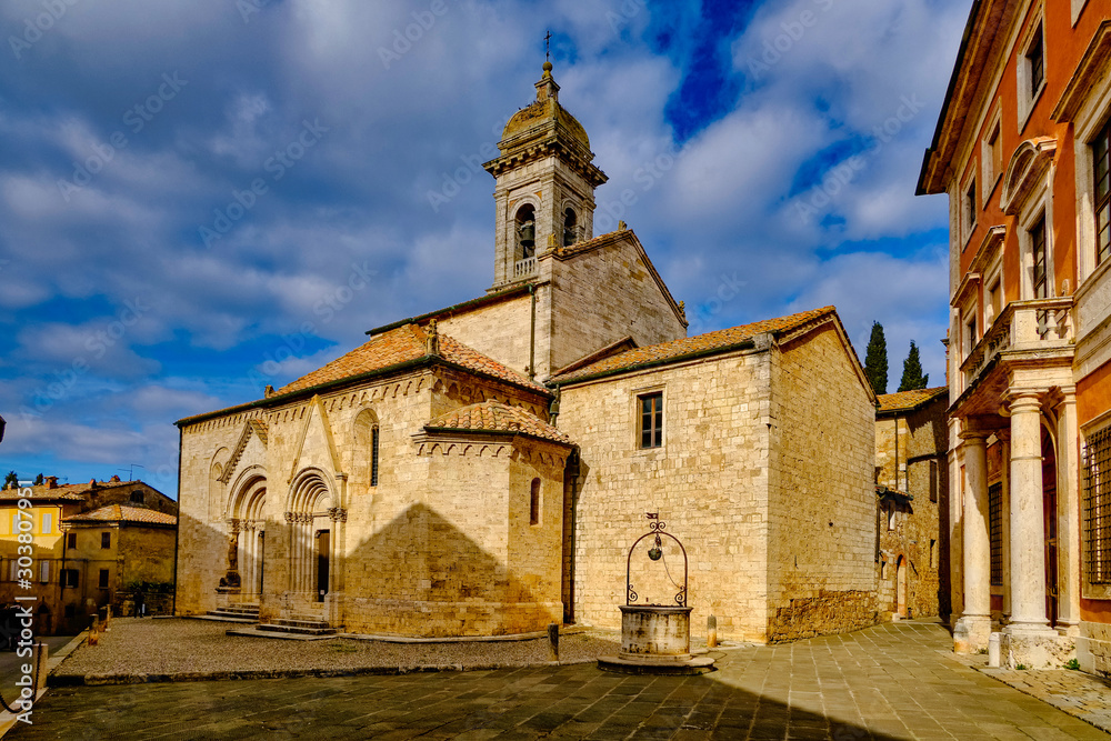 San Quirico is a walled village situated in the Val d’Orcia, in southern Tuscany, halfway between Pienza and Montalcino. The village has Etruscan origins 