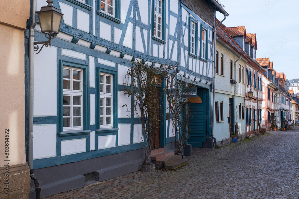Kleine schmale Gasse mit Fachwerkhäusern in Idstein/Deutschland Kleine schmale Gasse mit Fachwerkhäusern in Idstein/Deutschland