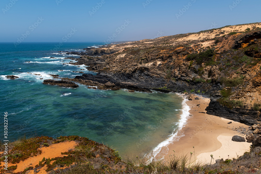 Φωτογραφία A small secluded beach near Almograve, at the Vicentine Coast, in Alentejo, Portugal