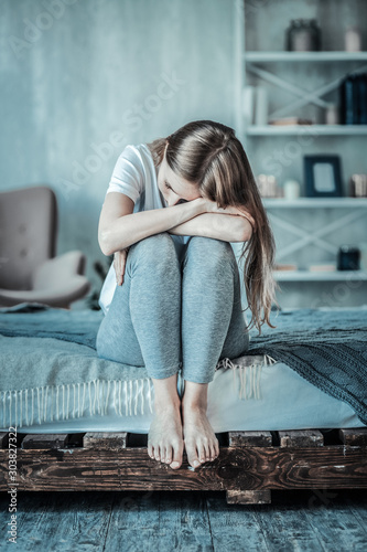 Foto Depressed cheerless girl having problems in life