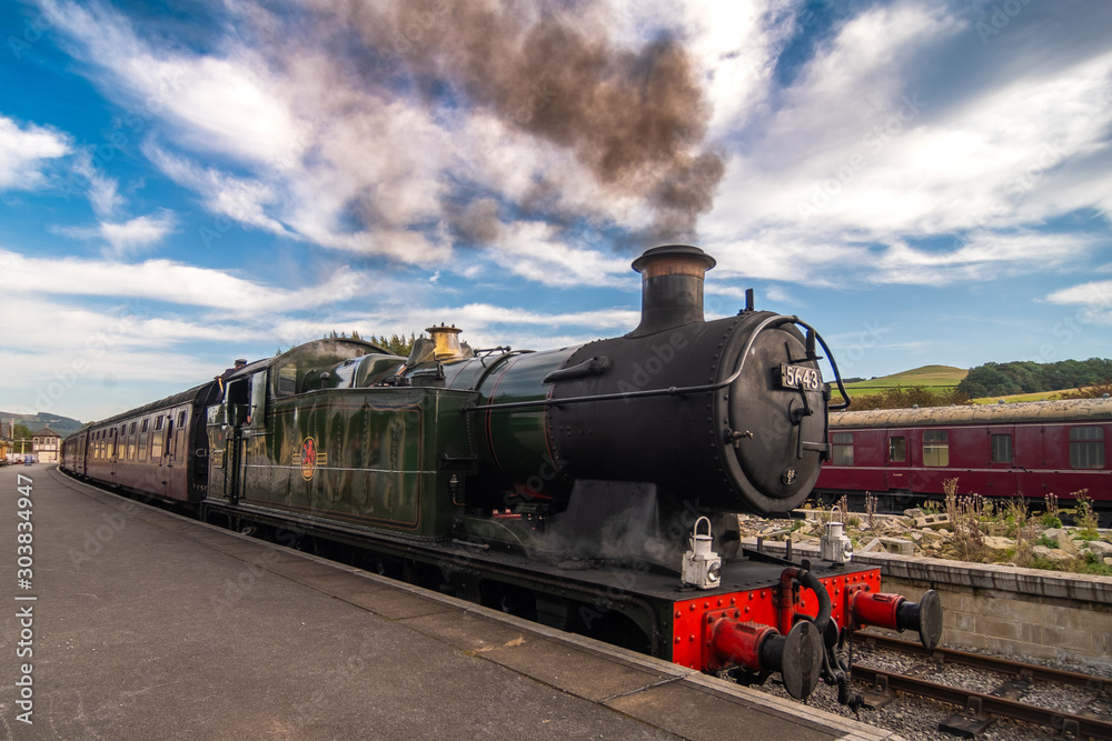 Naklejka premium Steam train at Yorkshire town of Bolton Abbey