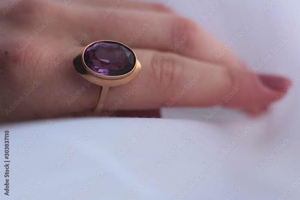 Fototapeta premium Closeup of gold ring with amethyst gemstone.