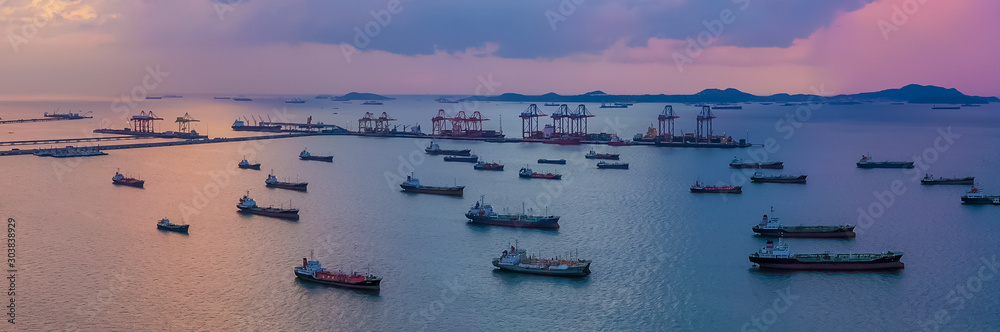 Ταπετσαρία Oil/Chemical tanker ships over open sea at seaport Thailand