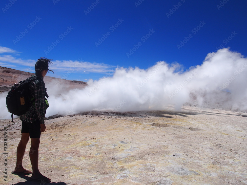 Obraz premium A tourist staring at Sol de Mañana, Sol de Mañana (Morning Sun) is an active geothermal field, A geyser that smells of sulfur, Journey from San Pedro de Atacama in Chile to Uyuni in Bolivia