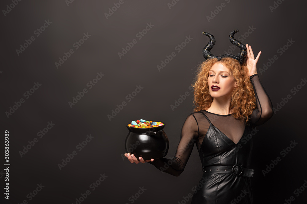 Ταπετσαρία attractive woman in maleficent costume holding pot with candies for halloween on
