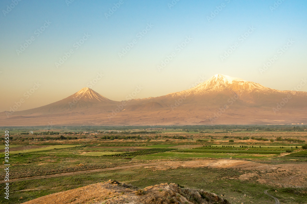 Φωτογραφία Famous Ararat mountain, national symbol of Armenia, in the morning