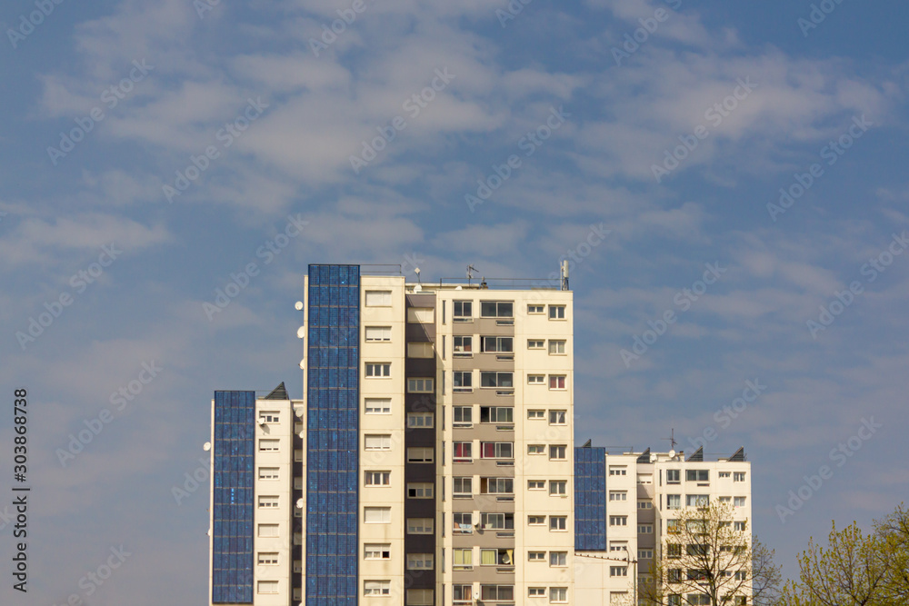 Immeubles avec panneaux solaire aux Minguettes à Vénissieux Immeubles avec panneaux solaire aux Minguettes à Vénissieux