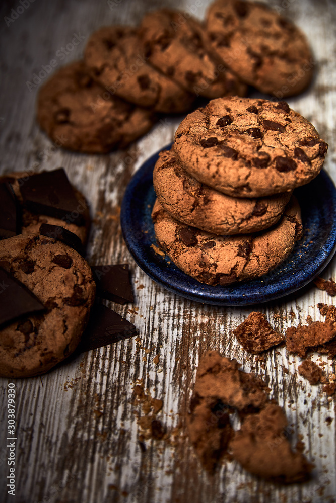 Fototapeta premium group of tasty cookies next to a bowl
