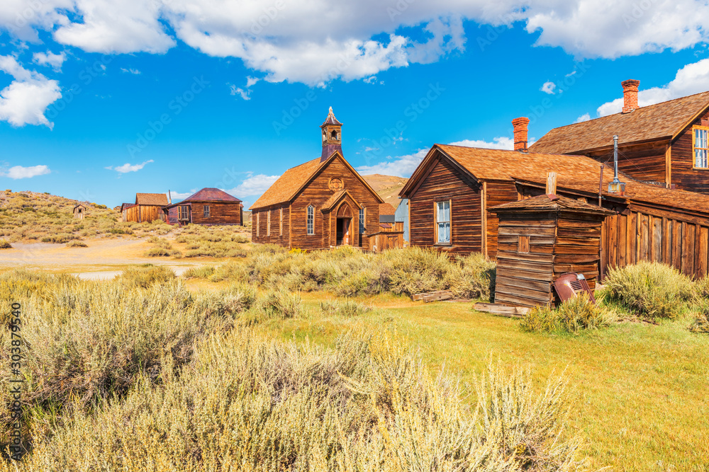 Φωτογραφία Wooden Church and Houses in the Ghost town of Bodie California USA