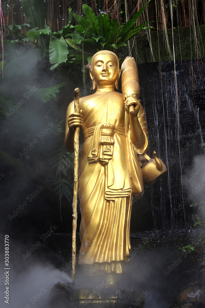 Golden statue of Sivali thera