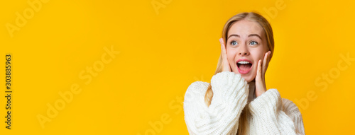 Quadro su tela Shocked winter girl looking at empty space