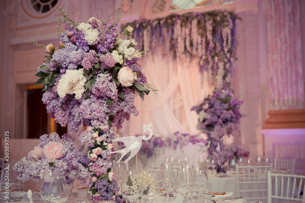 Festive table decoration in Lilac colours.