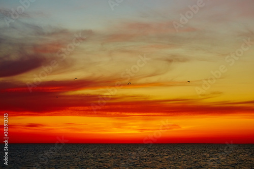 Fototapeta Naklejka Na Ścianę i Meble -  Sunset over the ocean