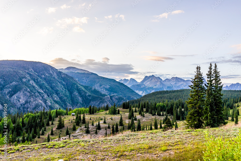 Φωτογραφία Landscape open view of green alpine San Juan mountains Silverton, Colorado in 20