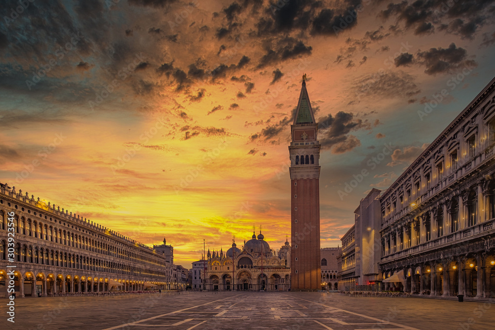 Scenic view of Piazza San Marco with dramatic colorful sky, Venice, Italy - obrazy, fototapety, plakaty 