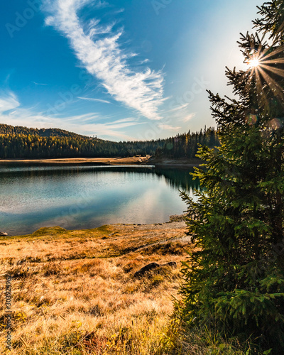 Fototapeta Naklejka Na Ścianę i Meble -  Lake Palu 'Italy Valmalenco Sondrio first days of autumn