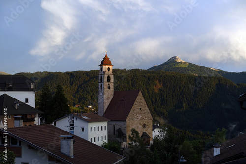 Kirche in Deutschnofen mit Weisshorn