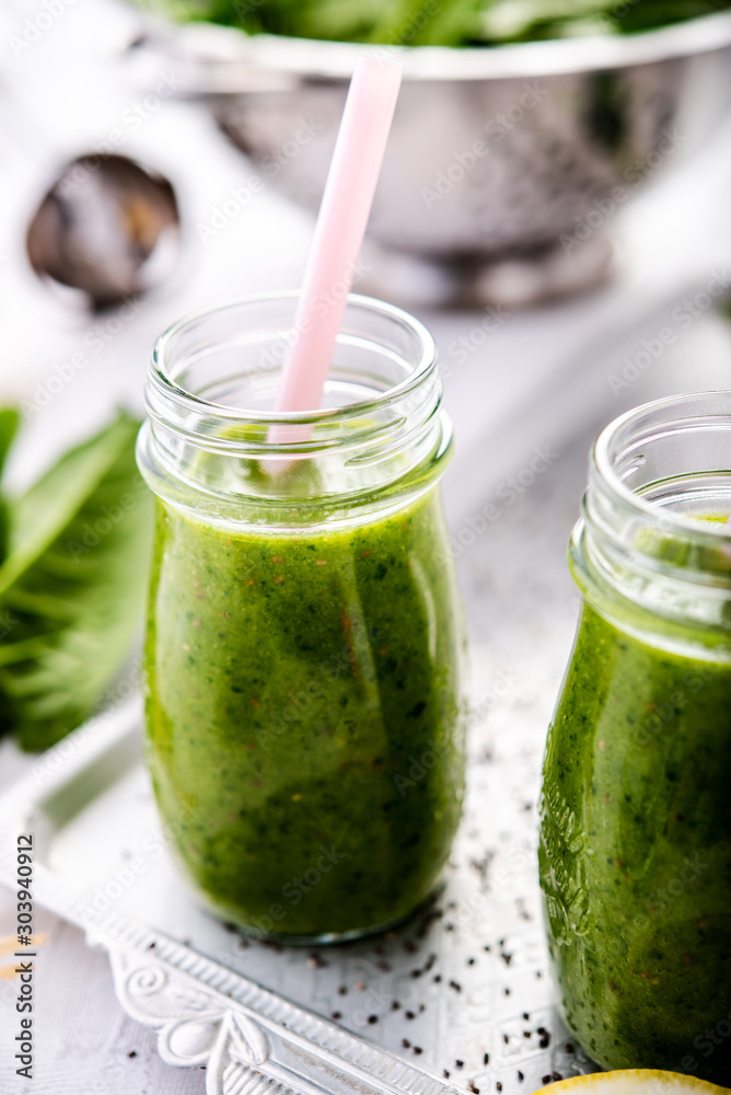 Green spinach and pineapple smoothie Green spinach and pineapple smoothie
