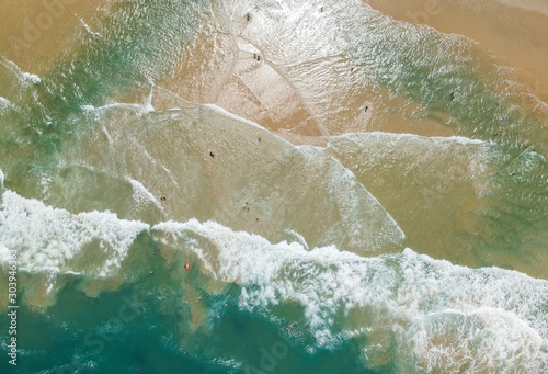 Vista aérea de uma bela praia tropical