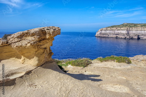 Obraz na płótnie Coast of San Lawrenz with a view on huge limestone cliffs near former Azure Window, Gozo Island, Malta w salonie