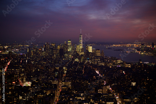 Manhattan am Abend © dola710