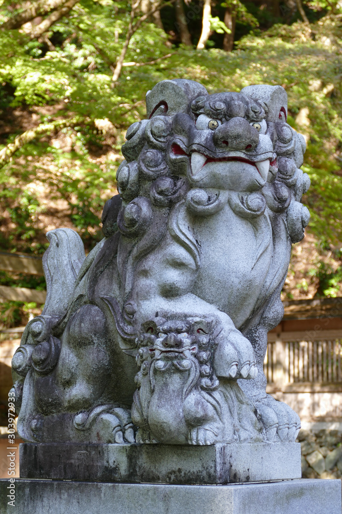 大矢田神社の親子の狛犬