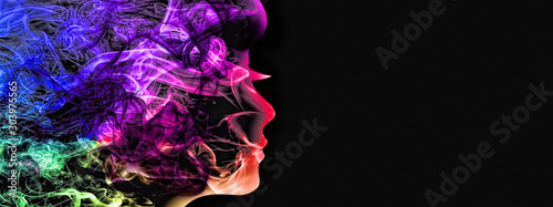 抽象的な煙で描いた女性の横顔シルエット