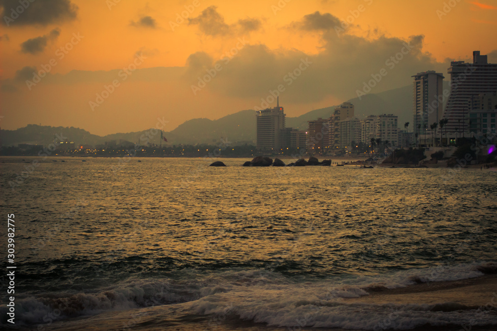 Atardecer en la bahía de Acapulco