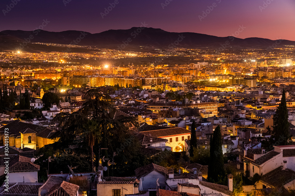 Obraz premium Granada, Spanien, Uebersicht von der Kirche, Iglesia de San Miguel Bajo, bei Sonnenuntergang