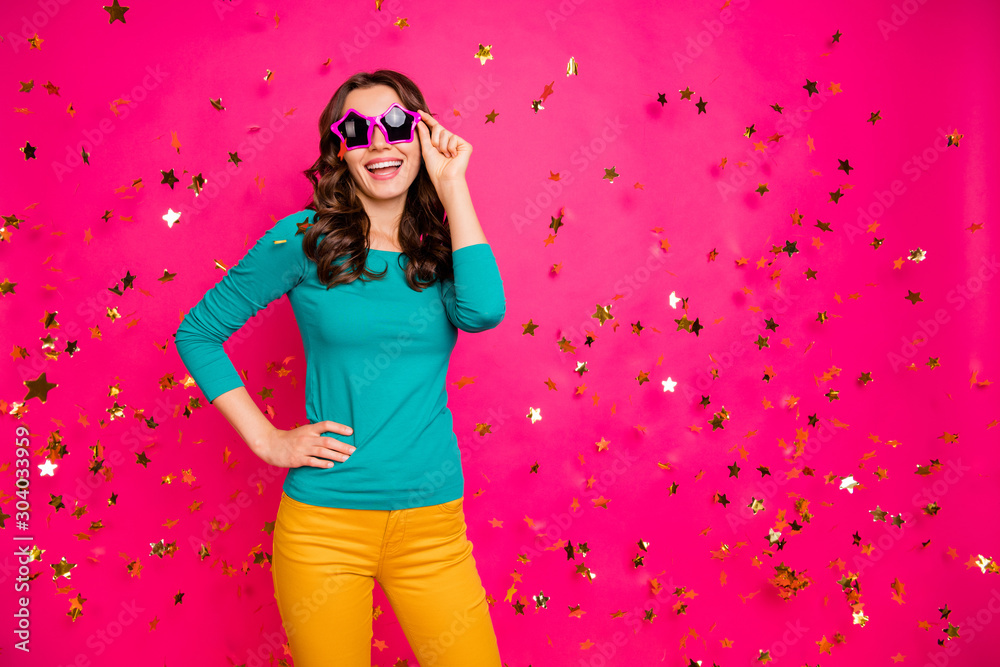 Photo of cheerful positive nice pretty fascinating girlish feminine youngster holding eyeglasses spectacles in yellow pants trousers isolated bright color fuchsia background Photo of cheerful positive nice pretty fascinating girlish feminine youngster holding eyeglasses spectacles in yellow pants trousers isolated bright color fuchsia background
