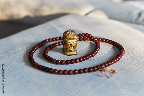 Buddha und Gebetskette