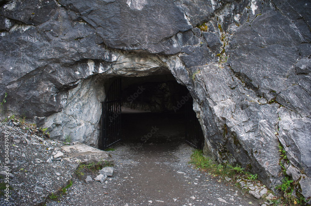 Entrance to dark cave