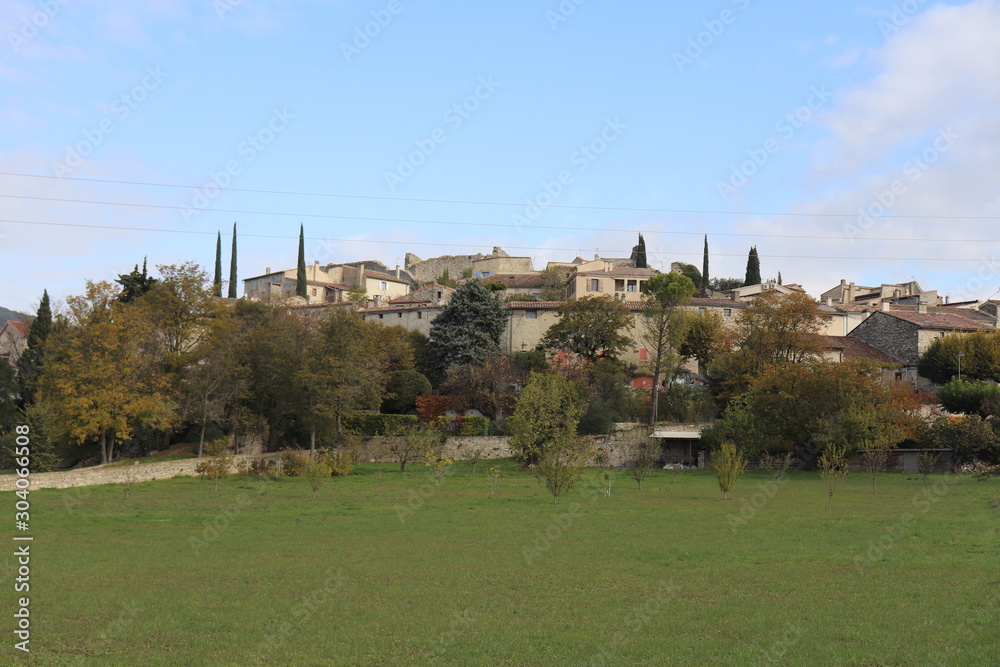 Village de Sauzet en drôme provençale - France - Vue générale