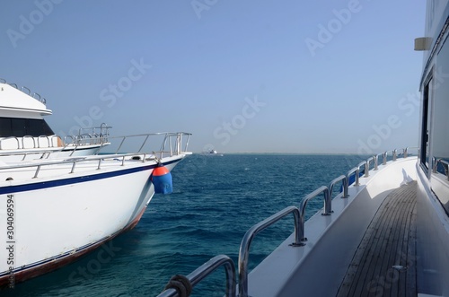 Embarcadère pour les bateaux en direction de l’île de Mahmya ( Hurghada -Égypte) © virginievanos