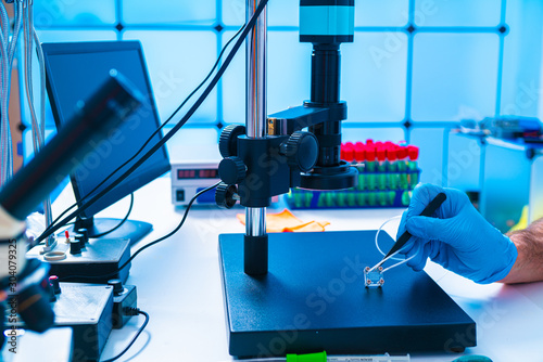 Obraz na plátně Design development Lab On Chip device in microfluidic lab