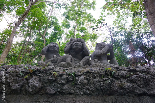 Statuen von Affen photo