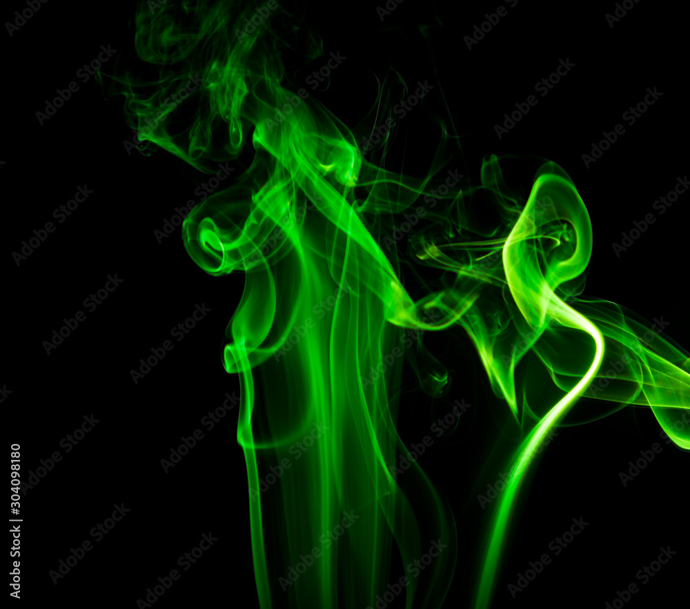Obraz premium Green smoke on black background
