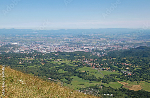 Ville de Clermont-Ferrand en vue aérienne