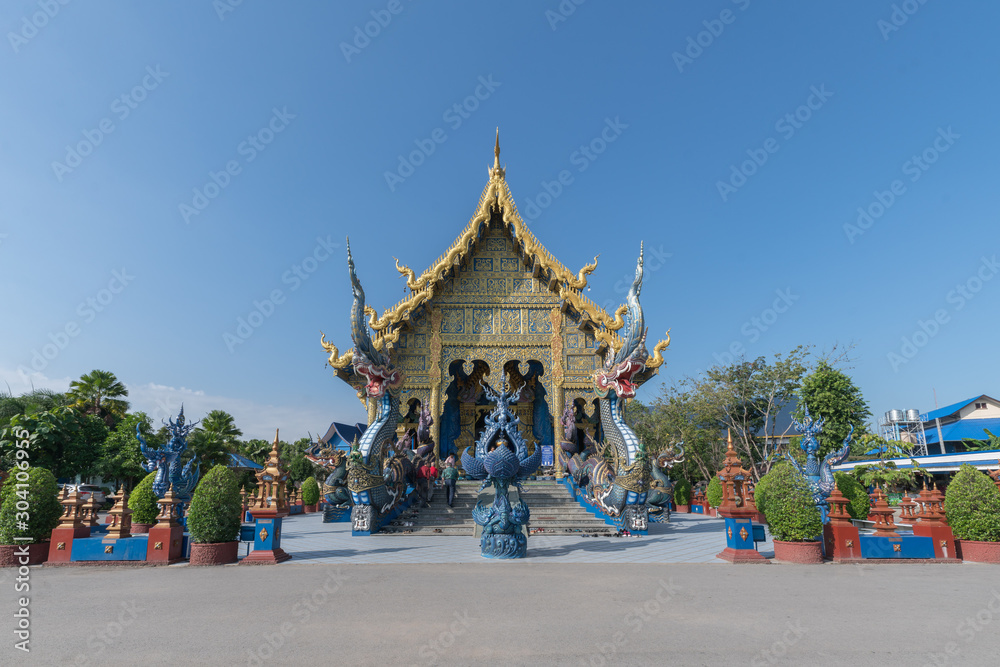 Wat Rong Suea Ten, the famous blue temple in Chiang Rai
