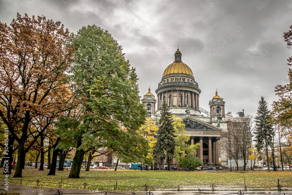 St. Isaac's Cathedral on the background of autumn leaves, St. Petersburg, Russia St. Isaac's Cathedral on the background of autumn leaves, St. Petersburg, Russia