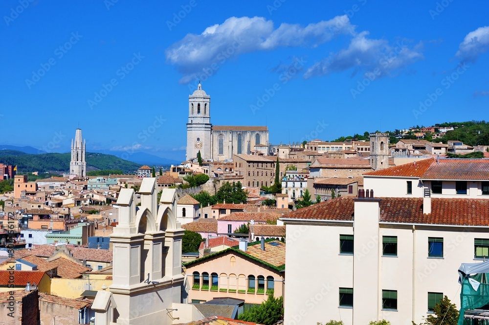Obraz premium view of the city of Girona spain