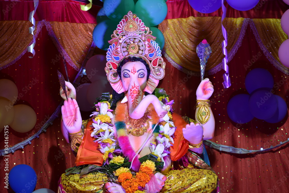 Fototapeta premium A beautiful Lord Ganesh statue