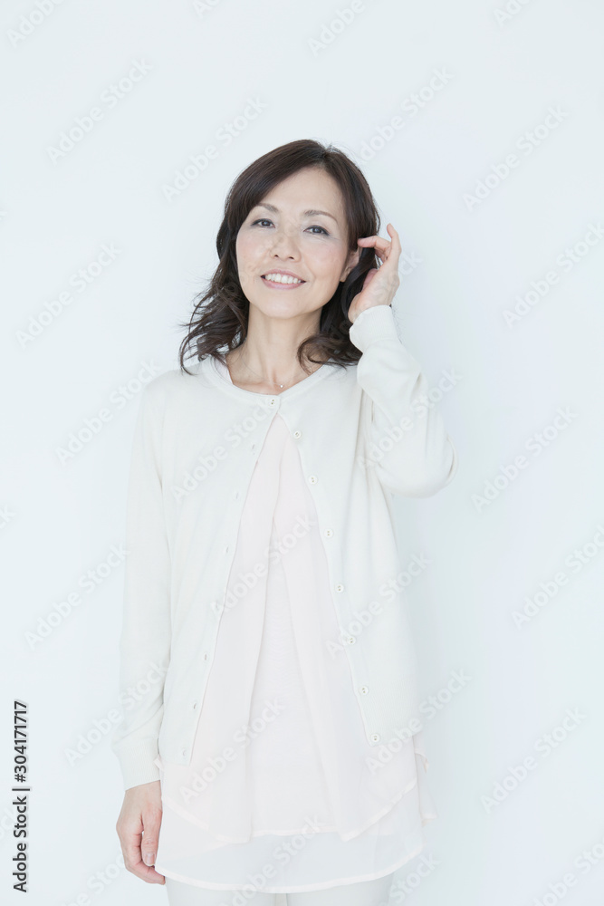 笑顔の中年女性2人 笑顔の中年女性2人