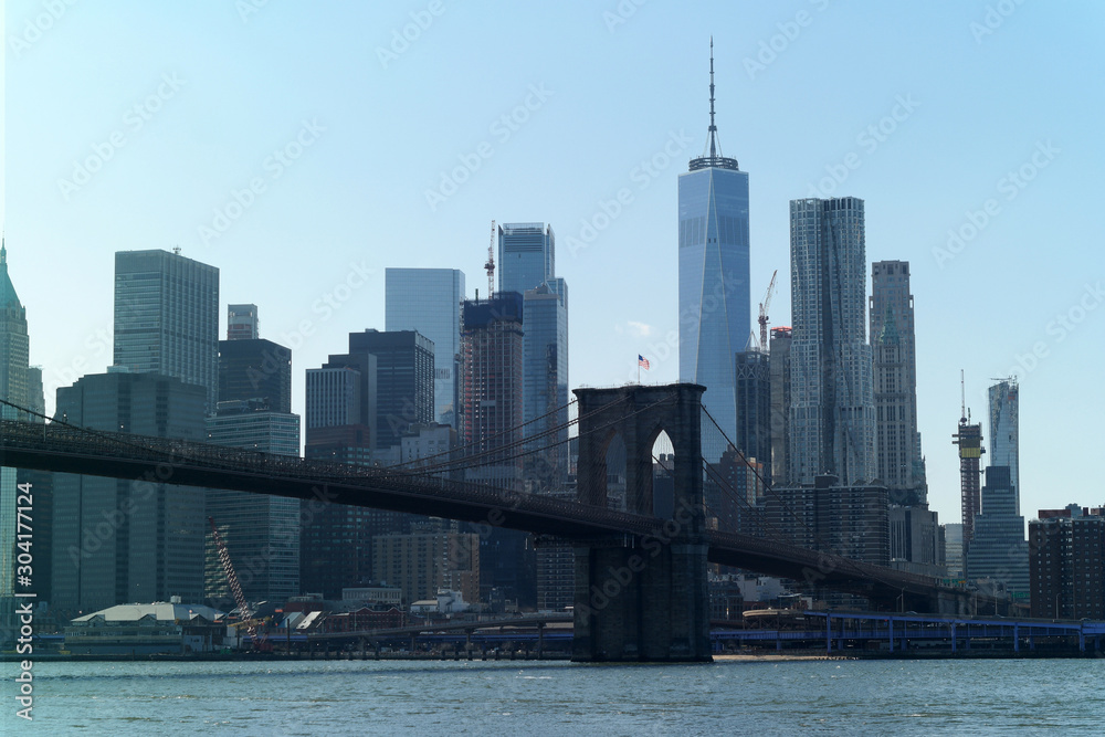 Fototapeta premium Brooklyn Bridge and New York Skyscrapers